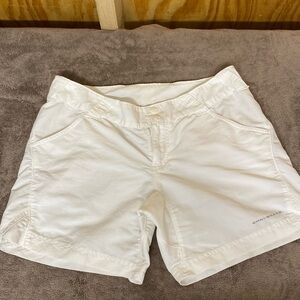 Columbia PFG size S white shorts